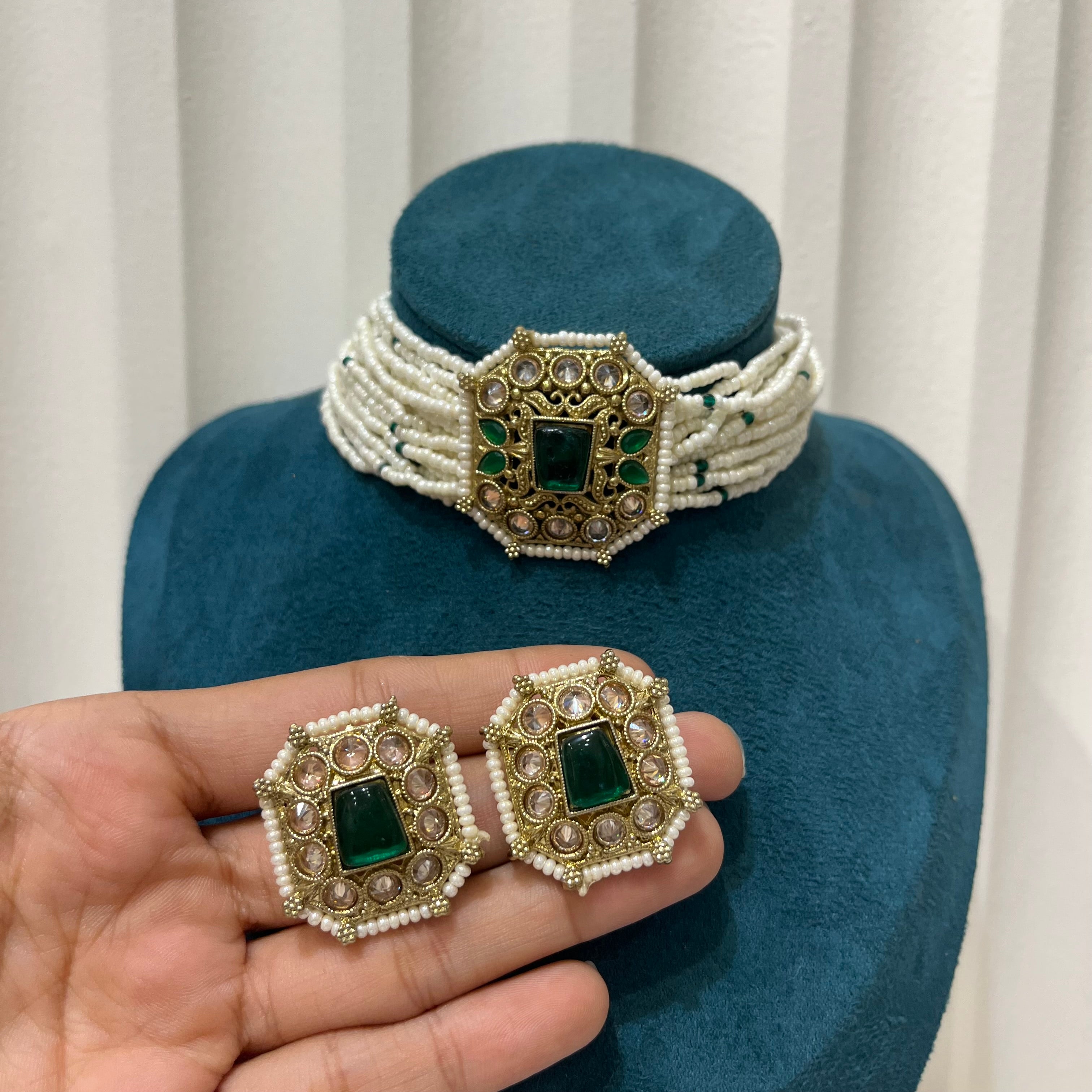 Emerald pearl heritage choker