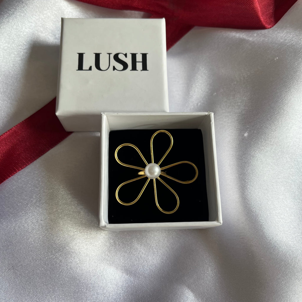 Flower statement ring