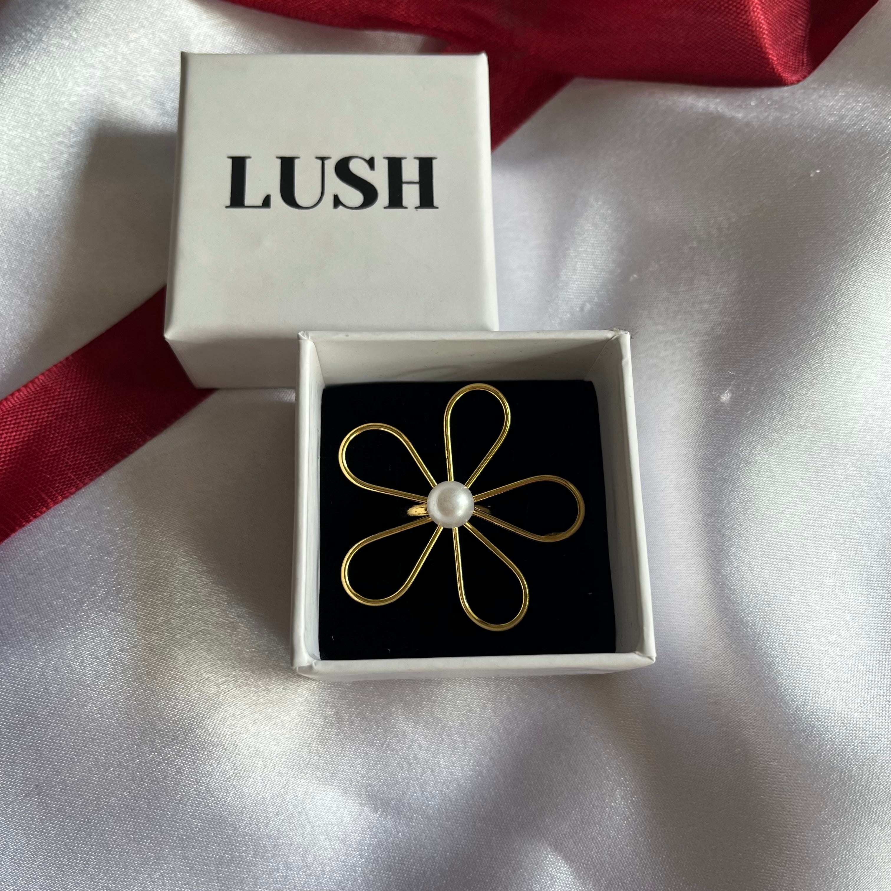 Flower statement ring