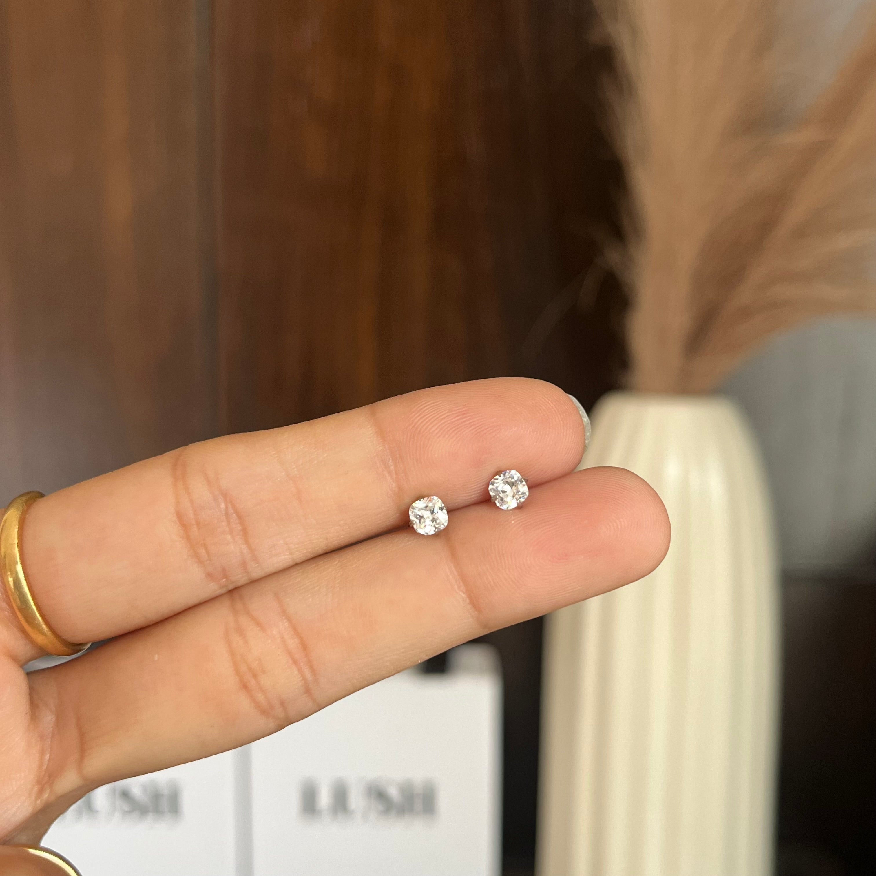 Solitaire silver studs (flat back)