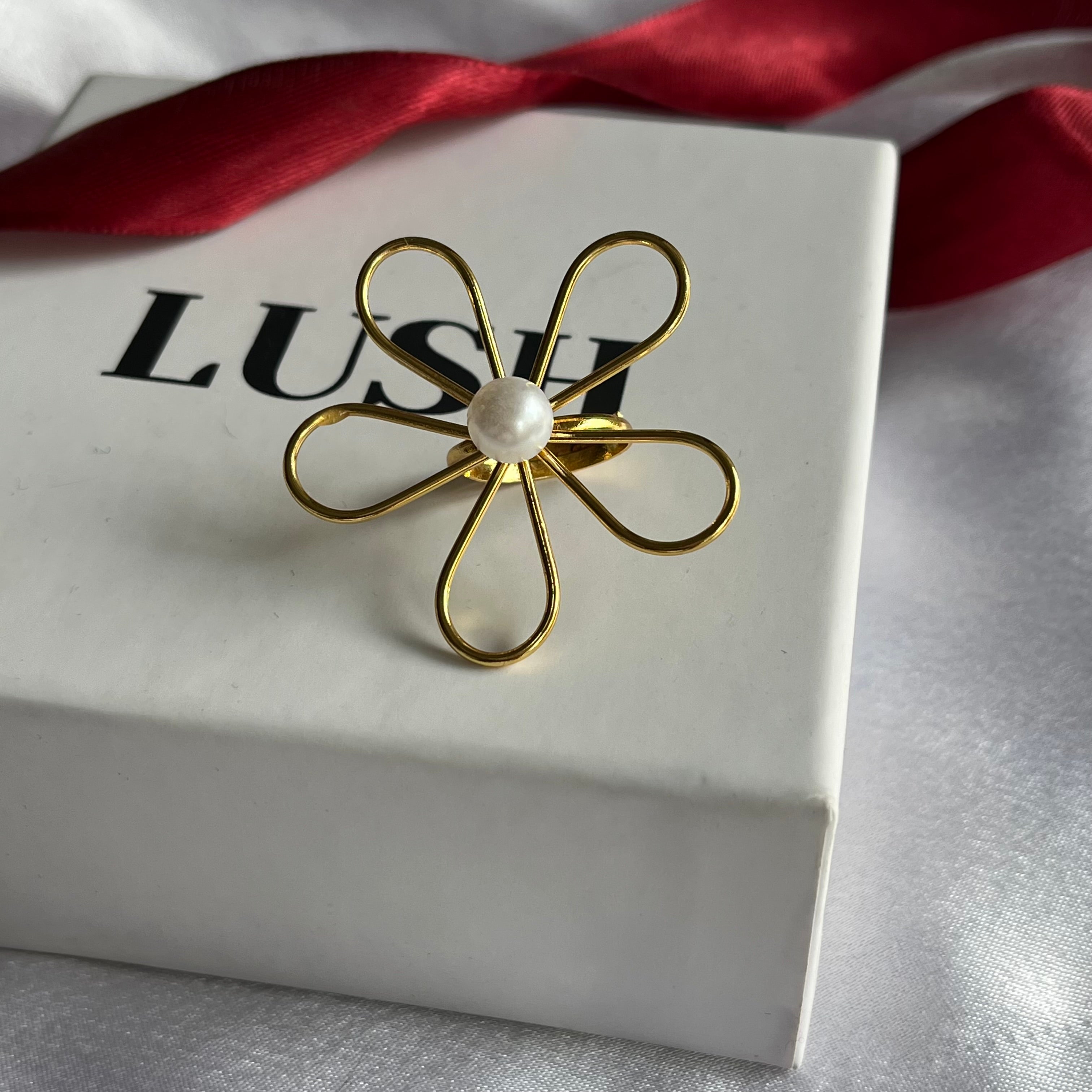 Flower statement ring