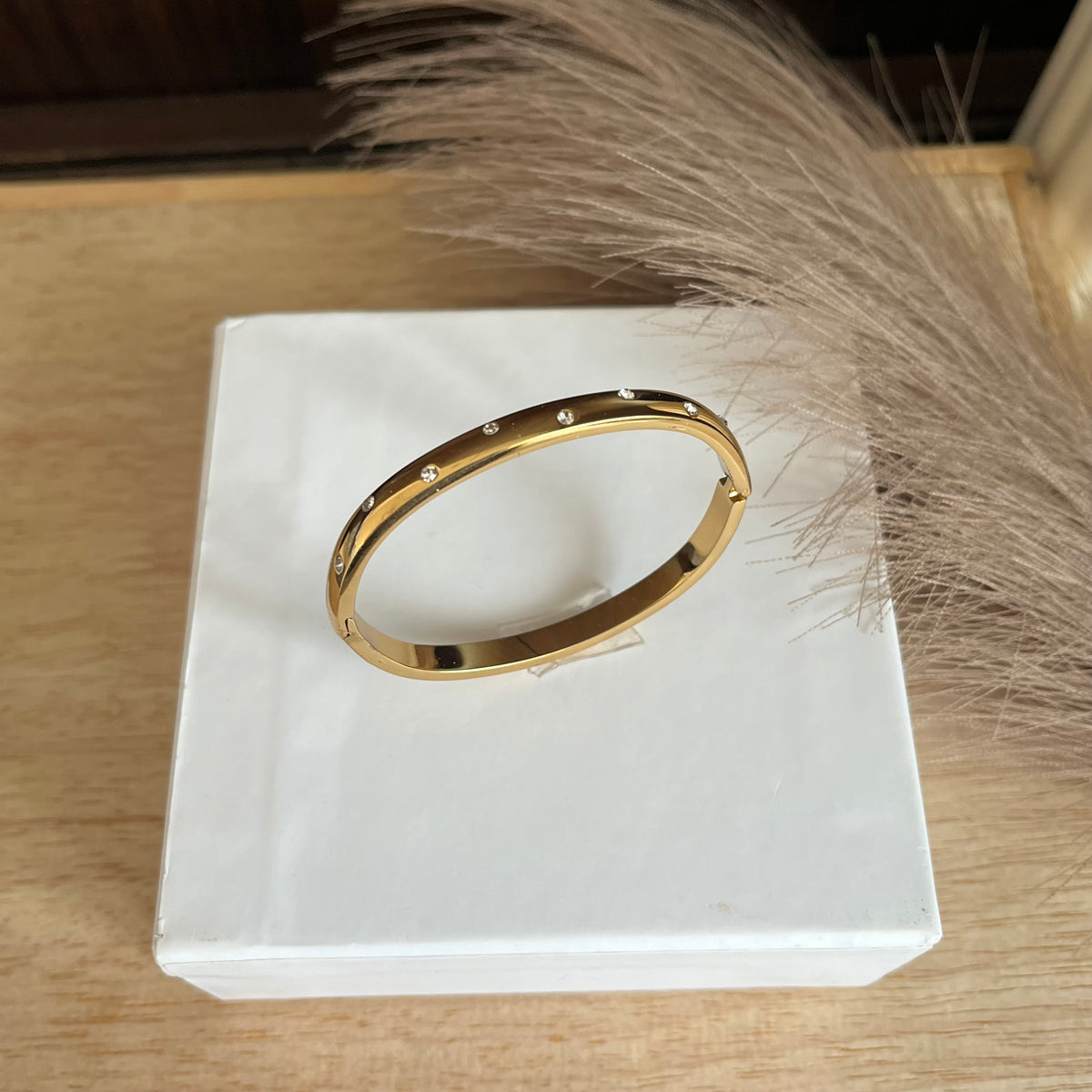 Crystal Edge Bangle|Standard Size