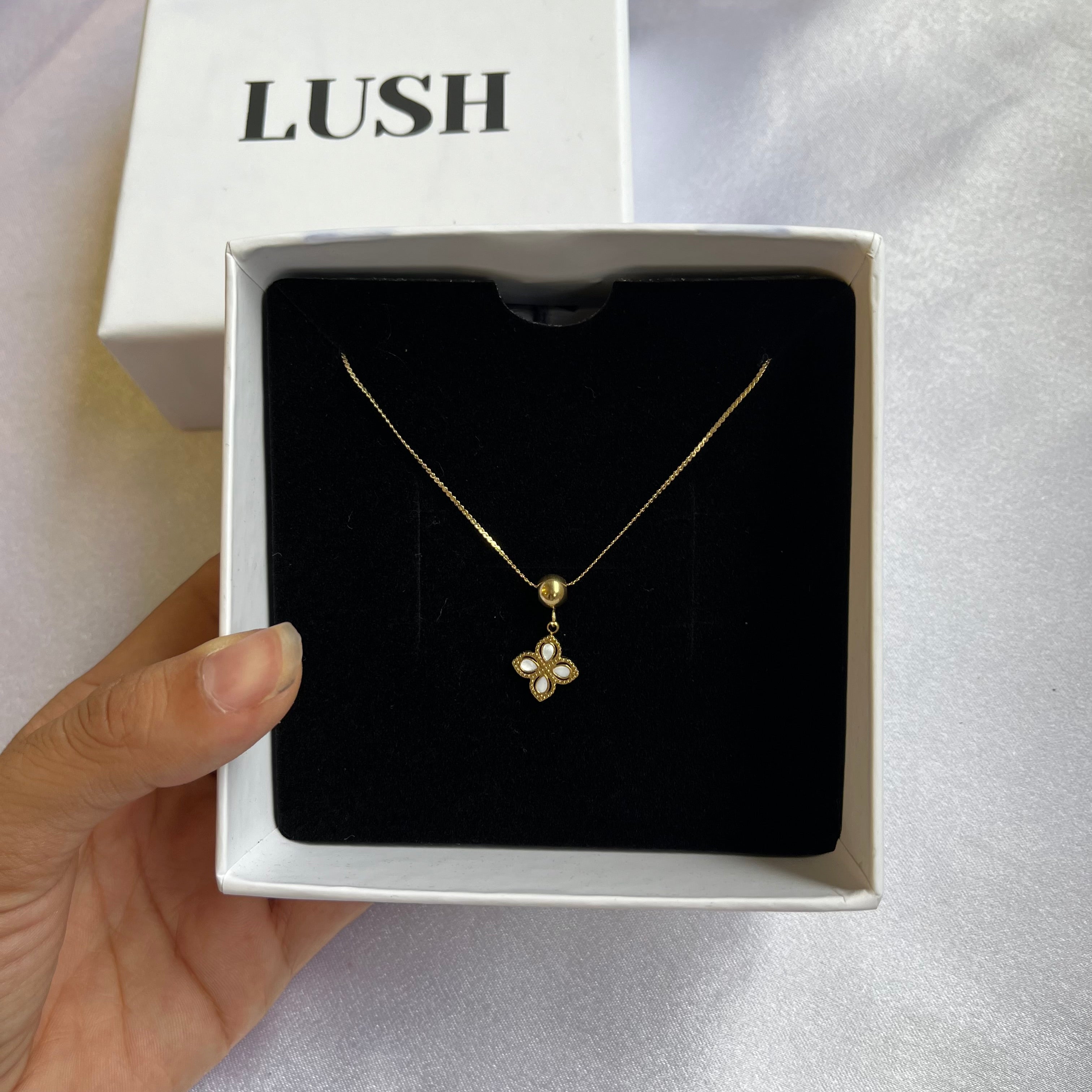 Pearl Clover Pendant Necklace