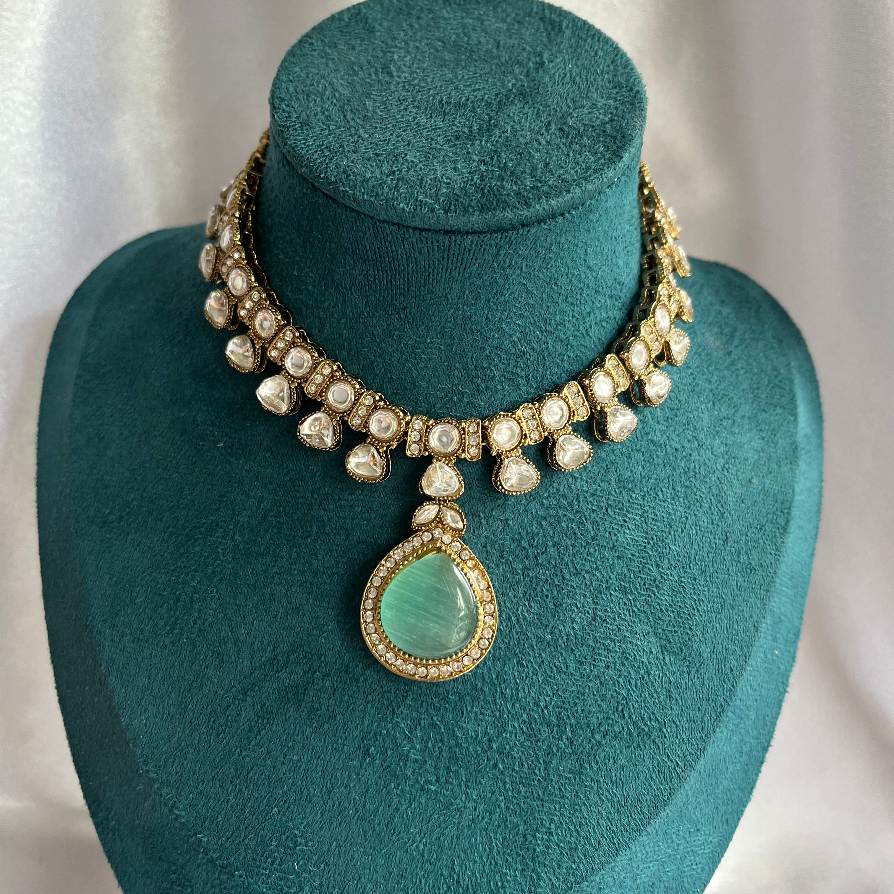 Mint Aura Pendant Necklace Set