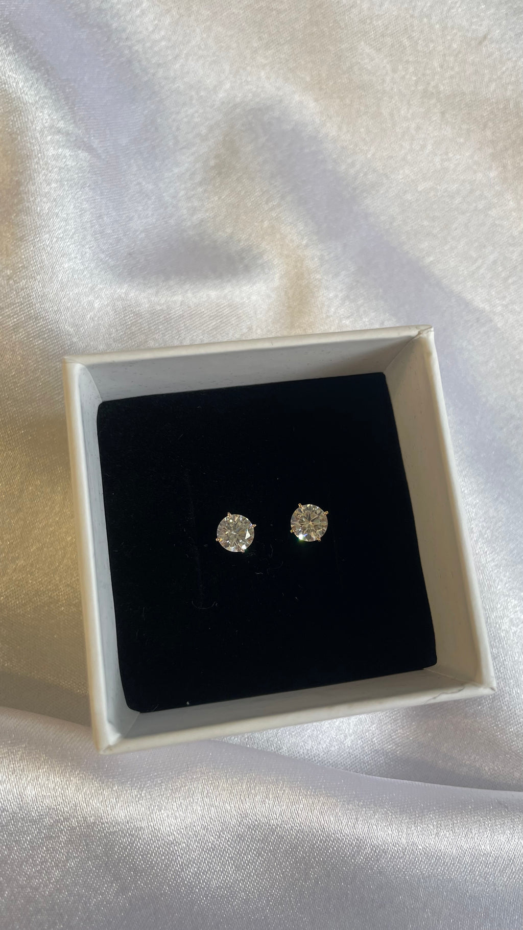 Classic solitaire studs