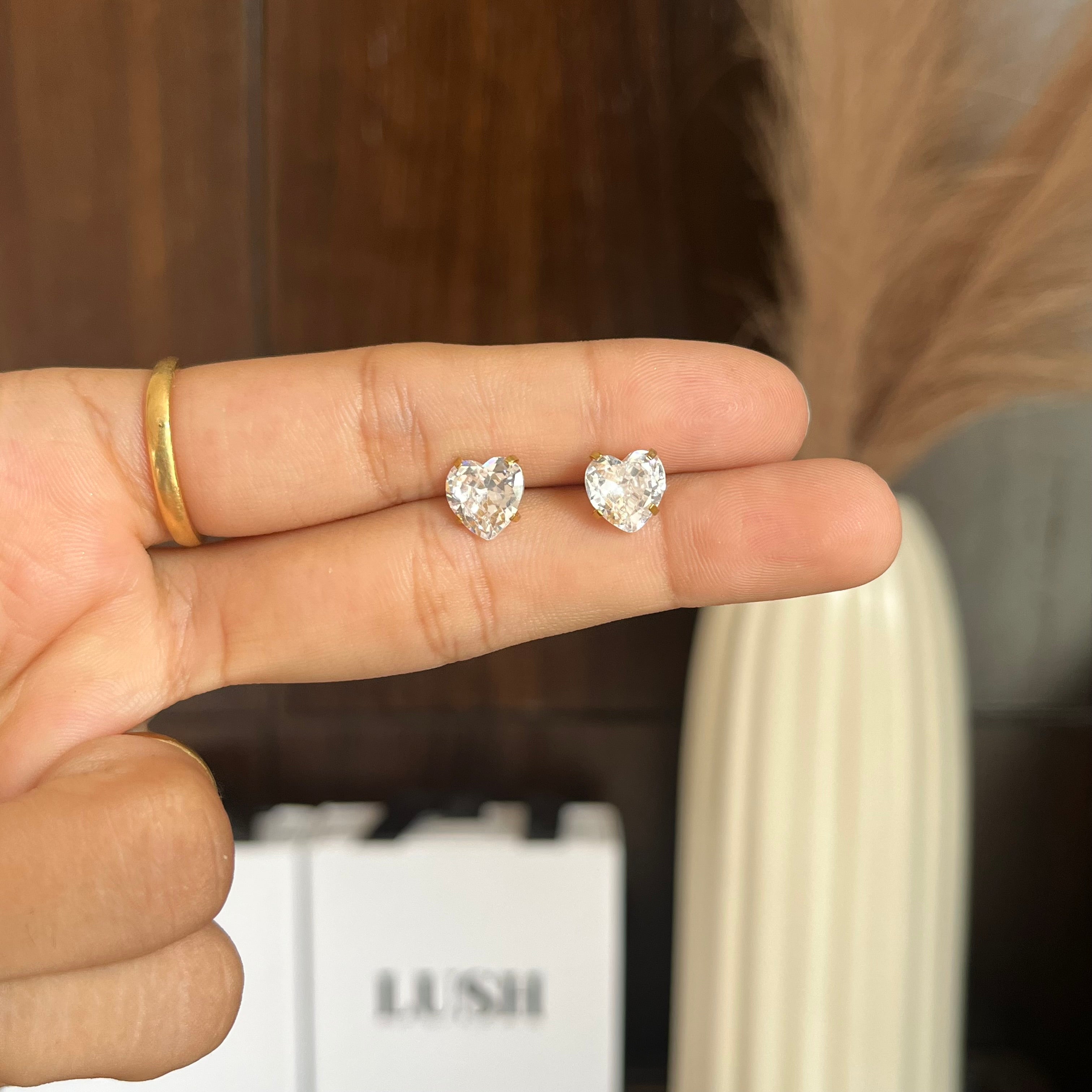 Heart Solitaire Golden Studs (ball back)
