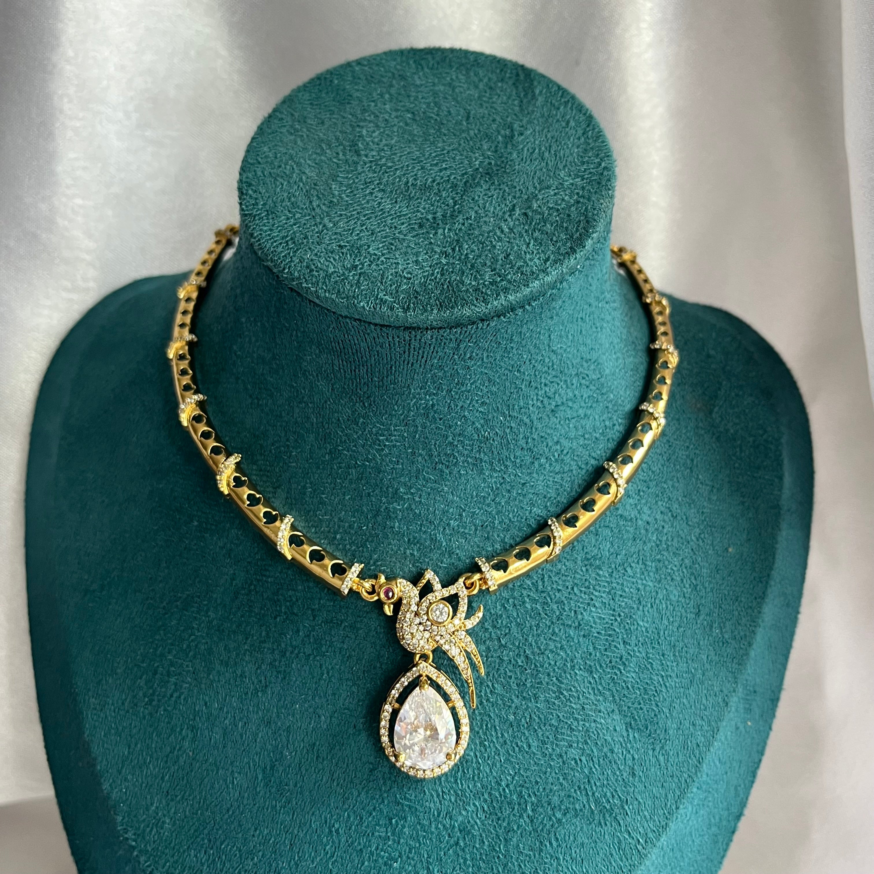 Swan Grace Pendant Set