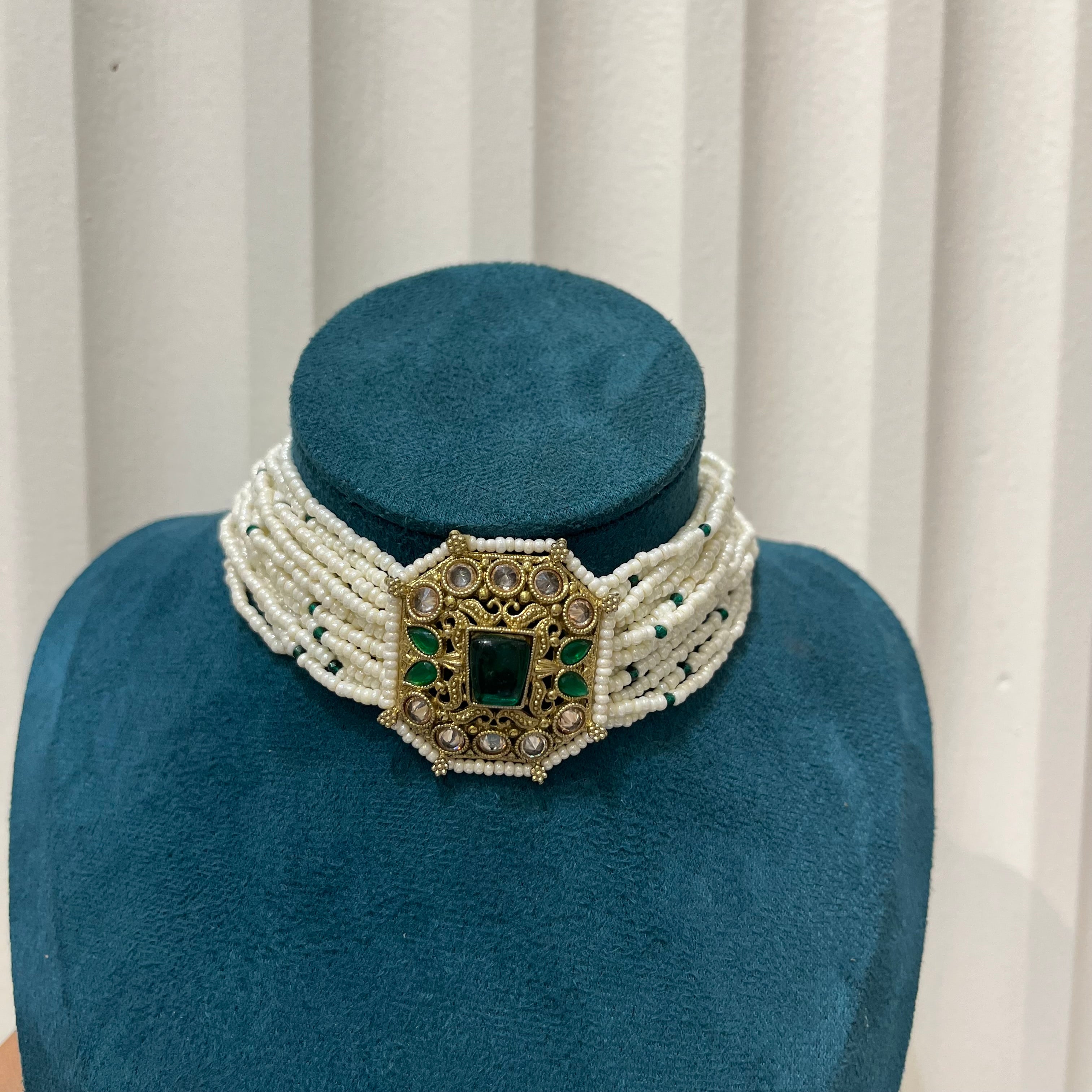 Emerald pearl heritage choker