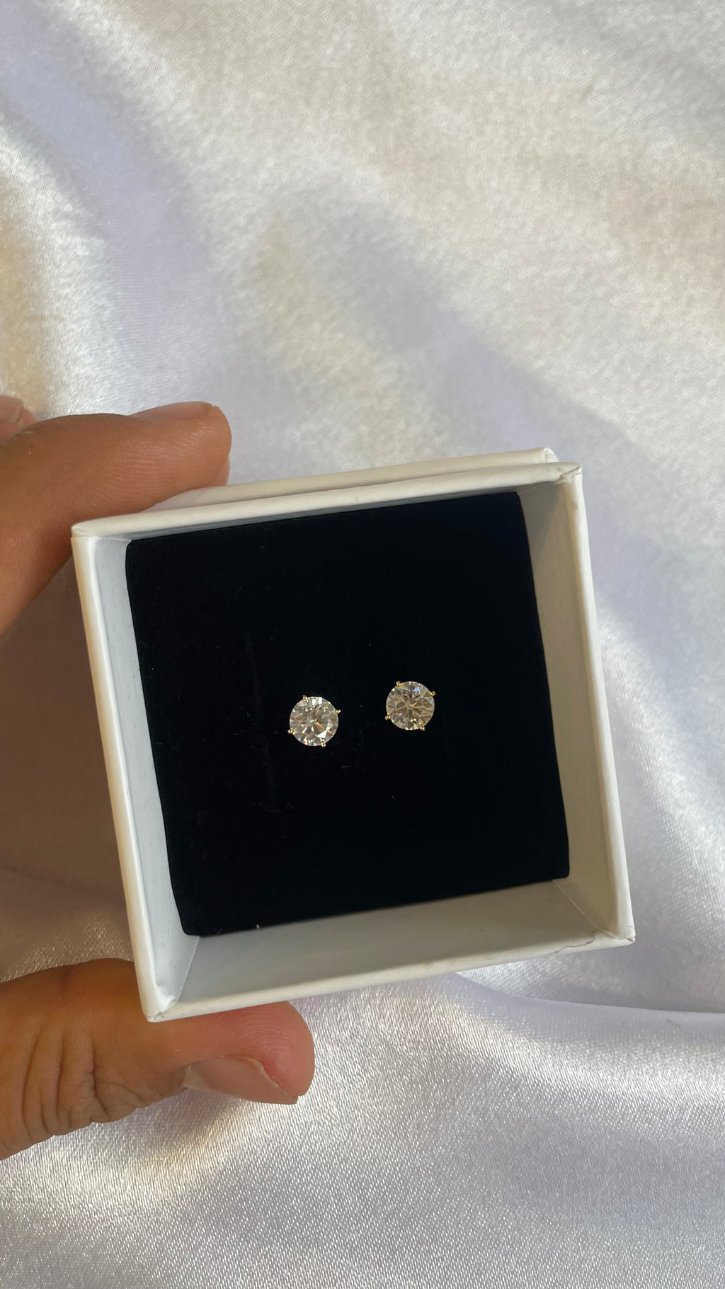 Classic solitaire studs