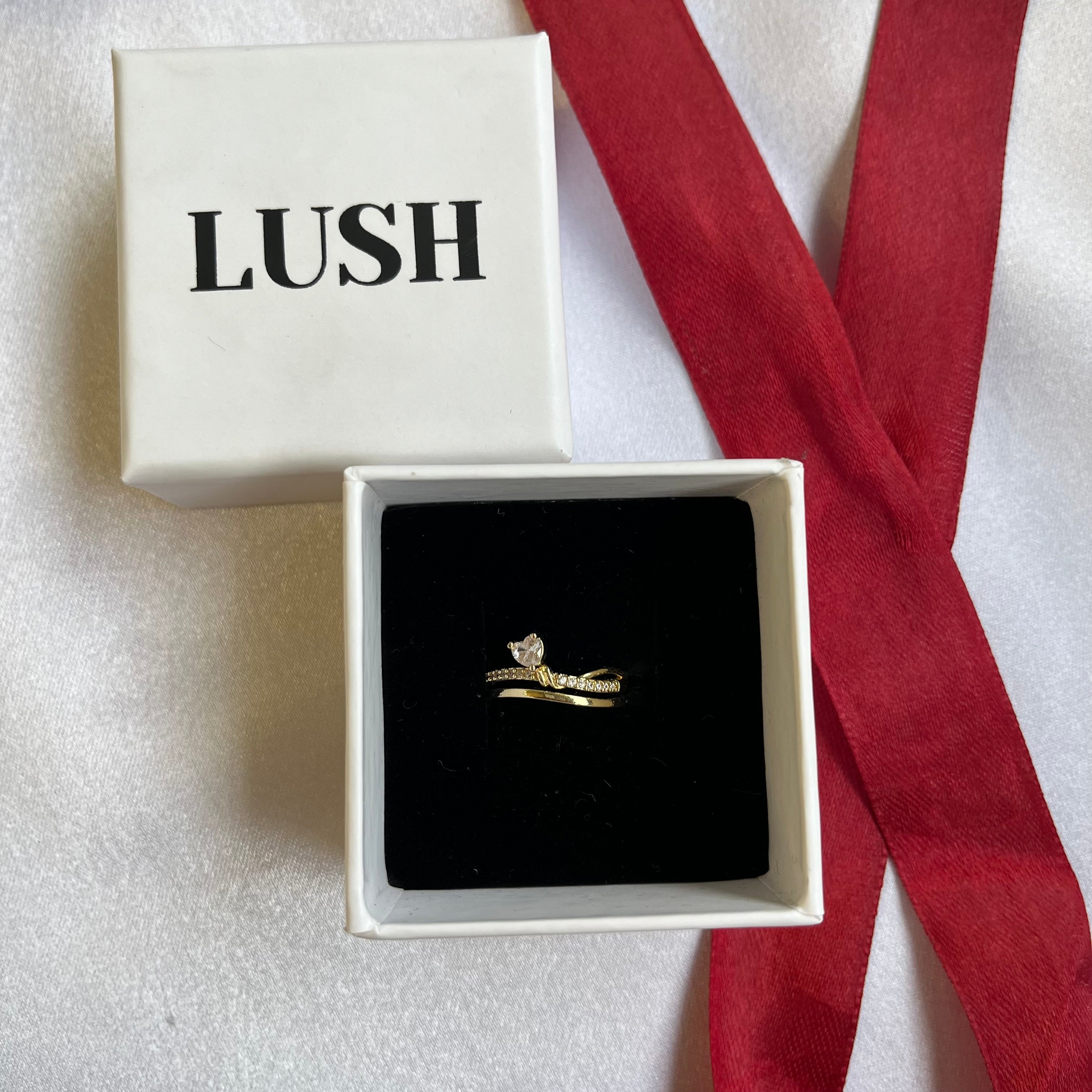 Aura Solitaire Ring