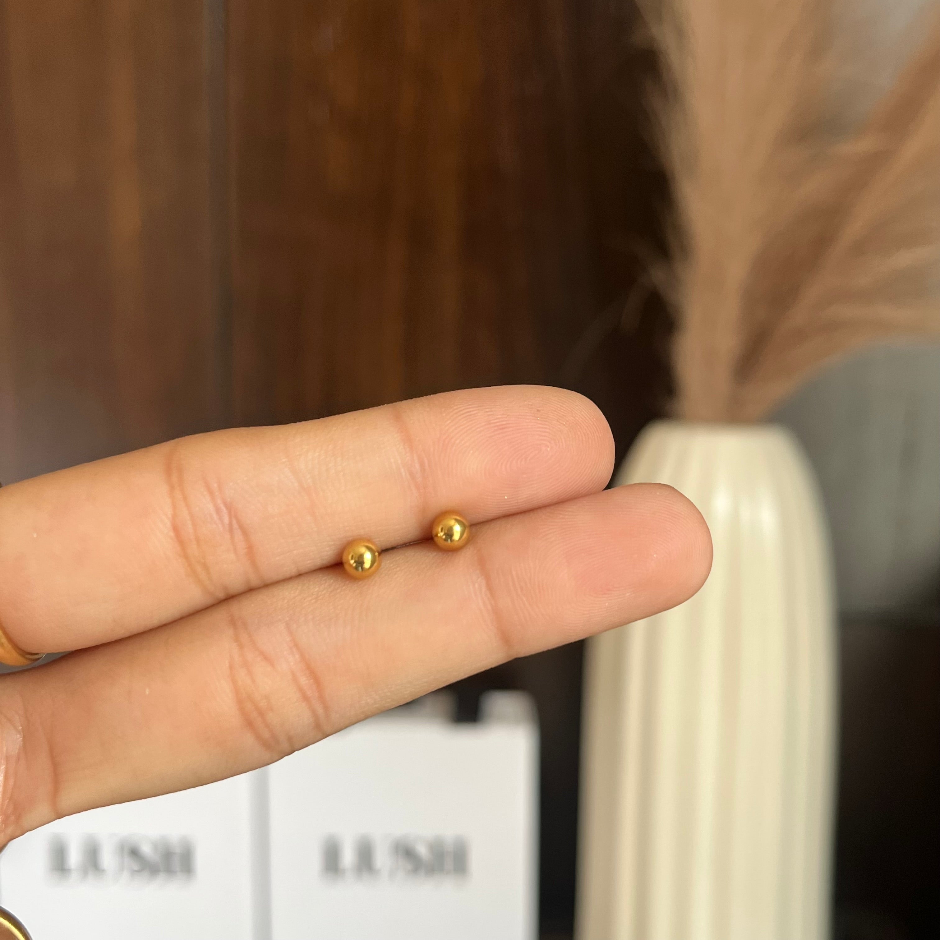 Solitaire golden studs (ball back)