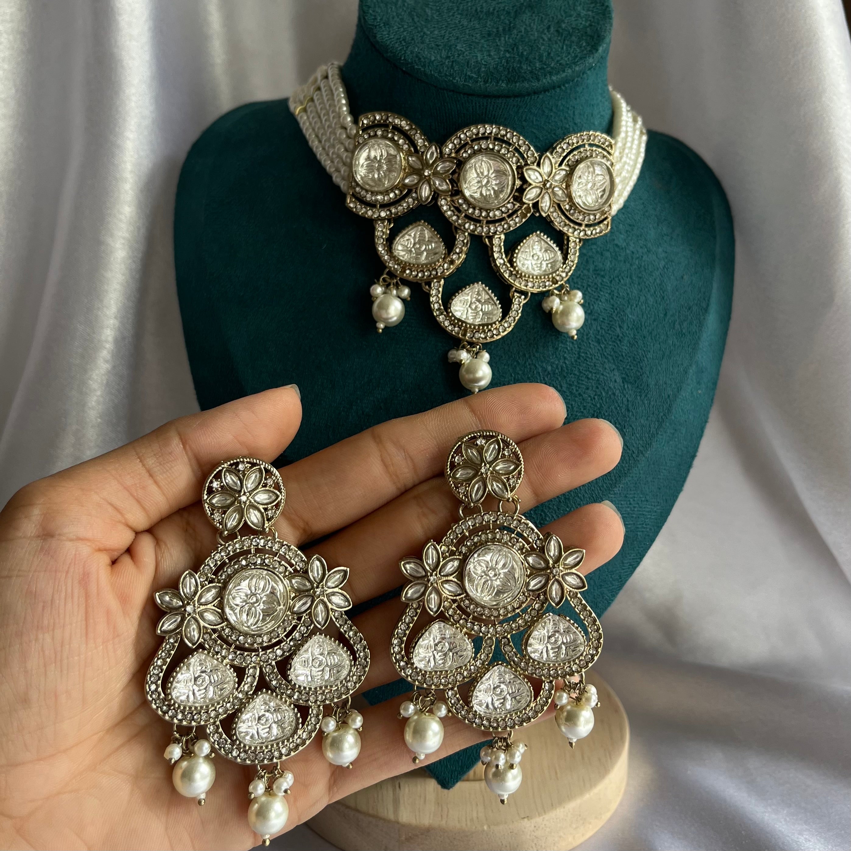 Vintage Floral Choker Set