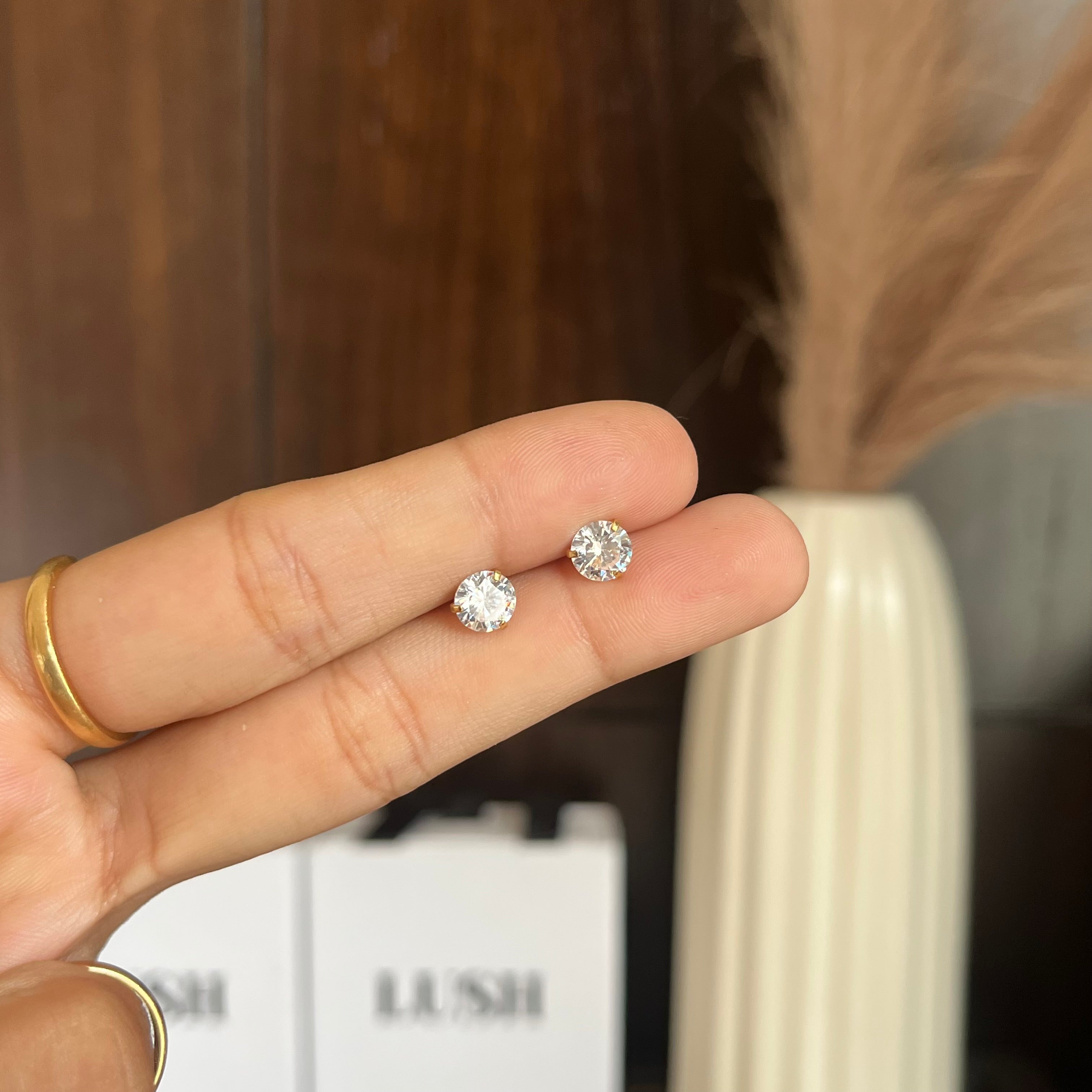 Solitaire golden studs (flat back)