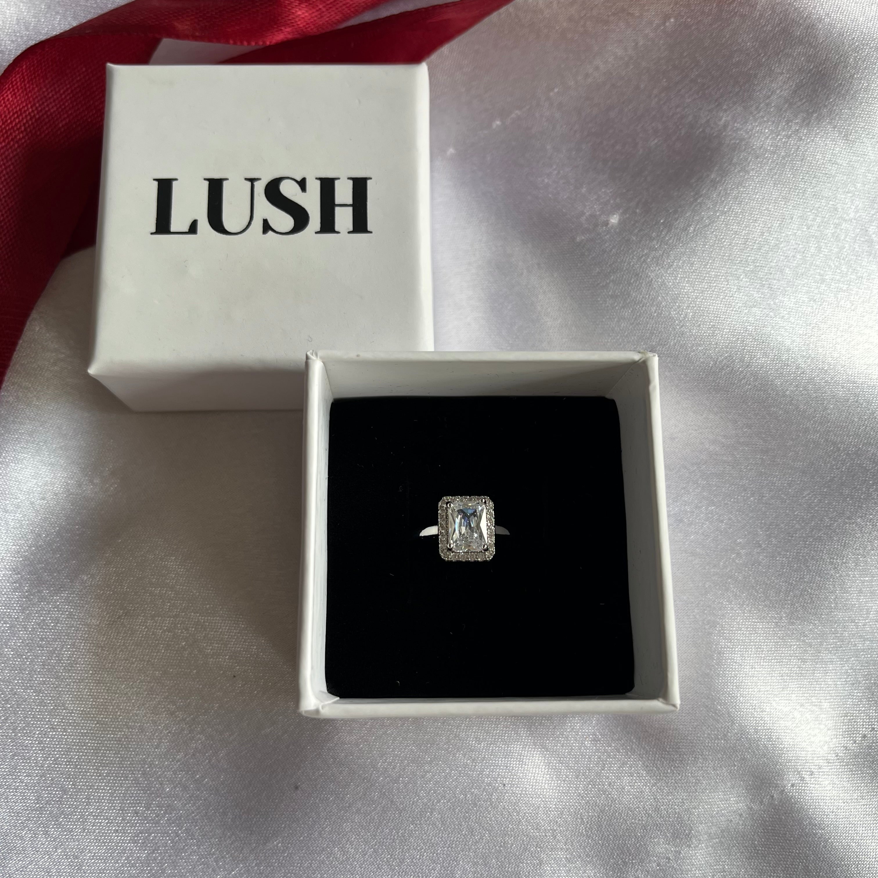 Solitaire ring