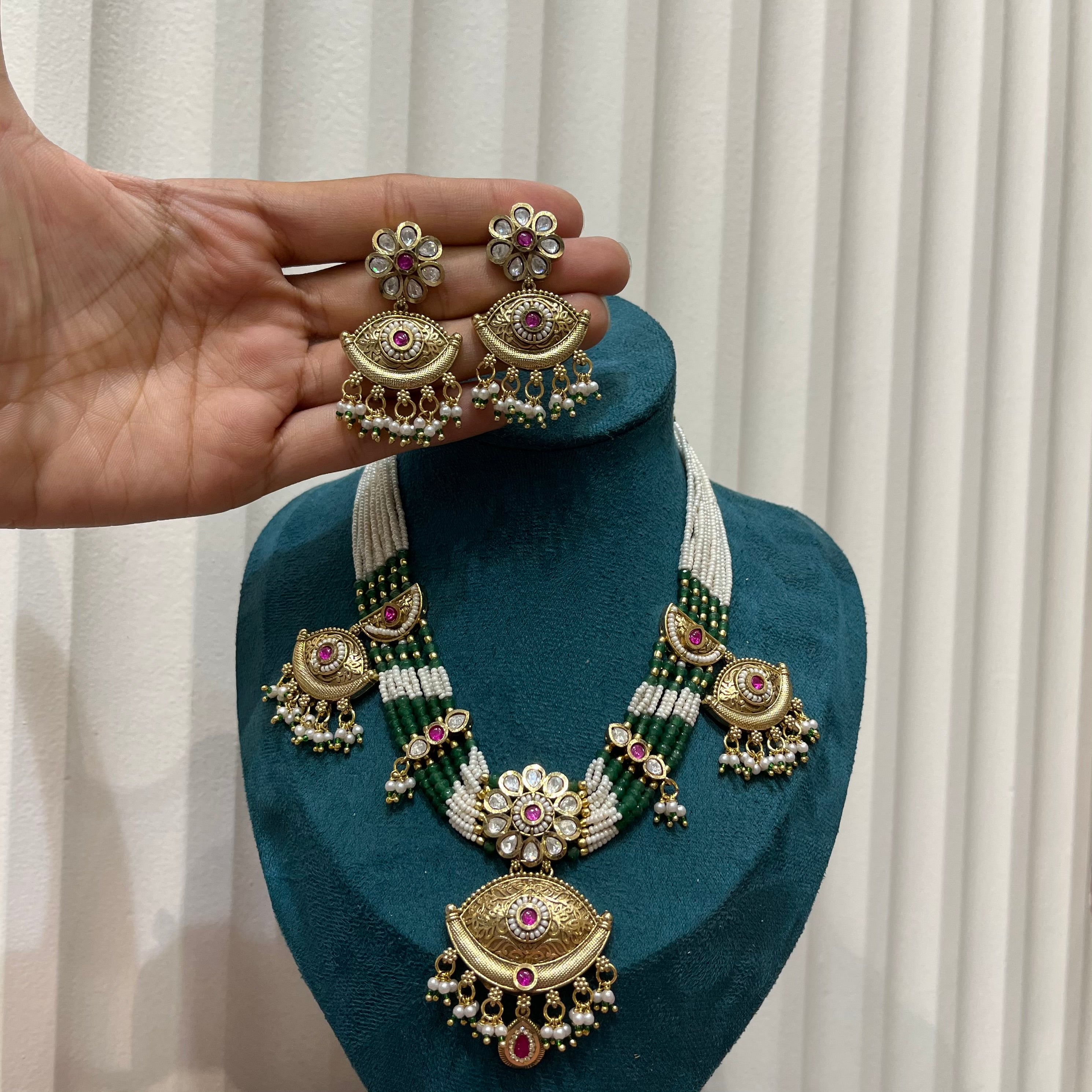 Emerald Heritage Pearl Necklace Set