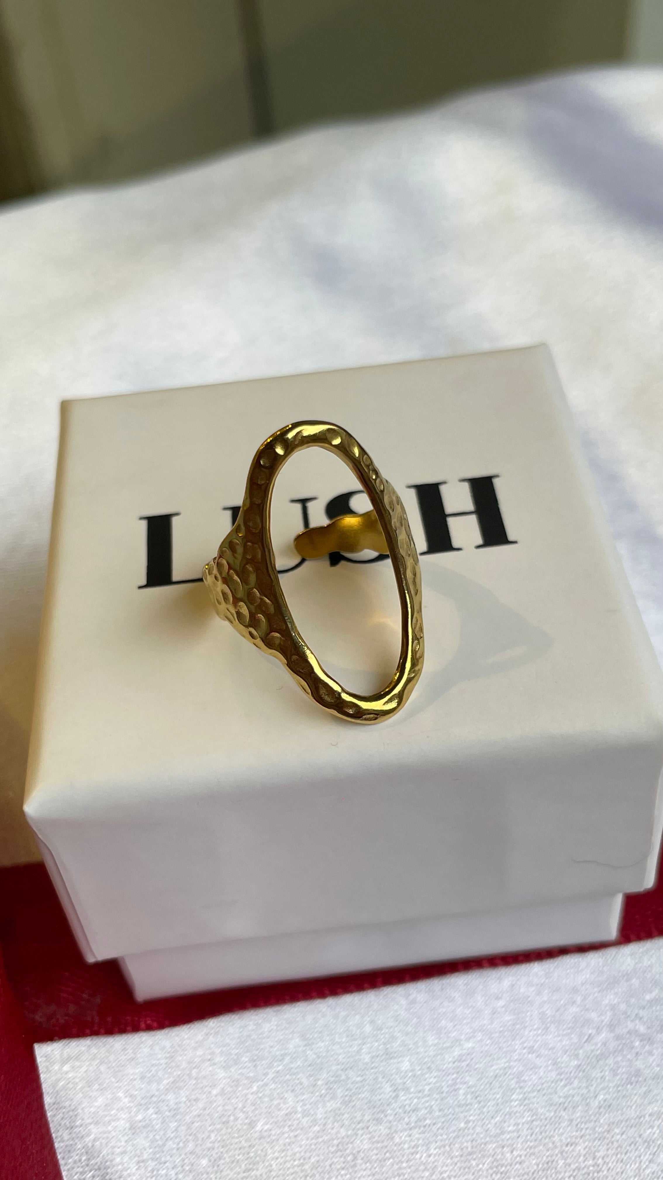 Oval open ring
