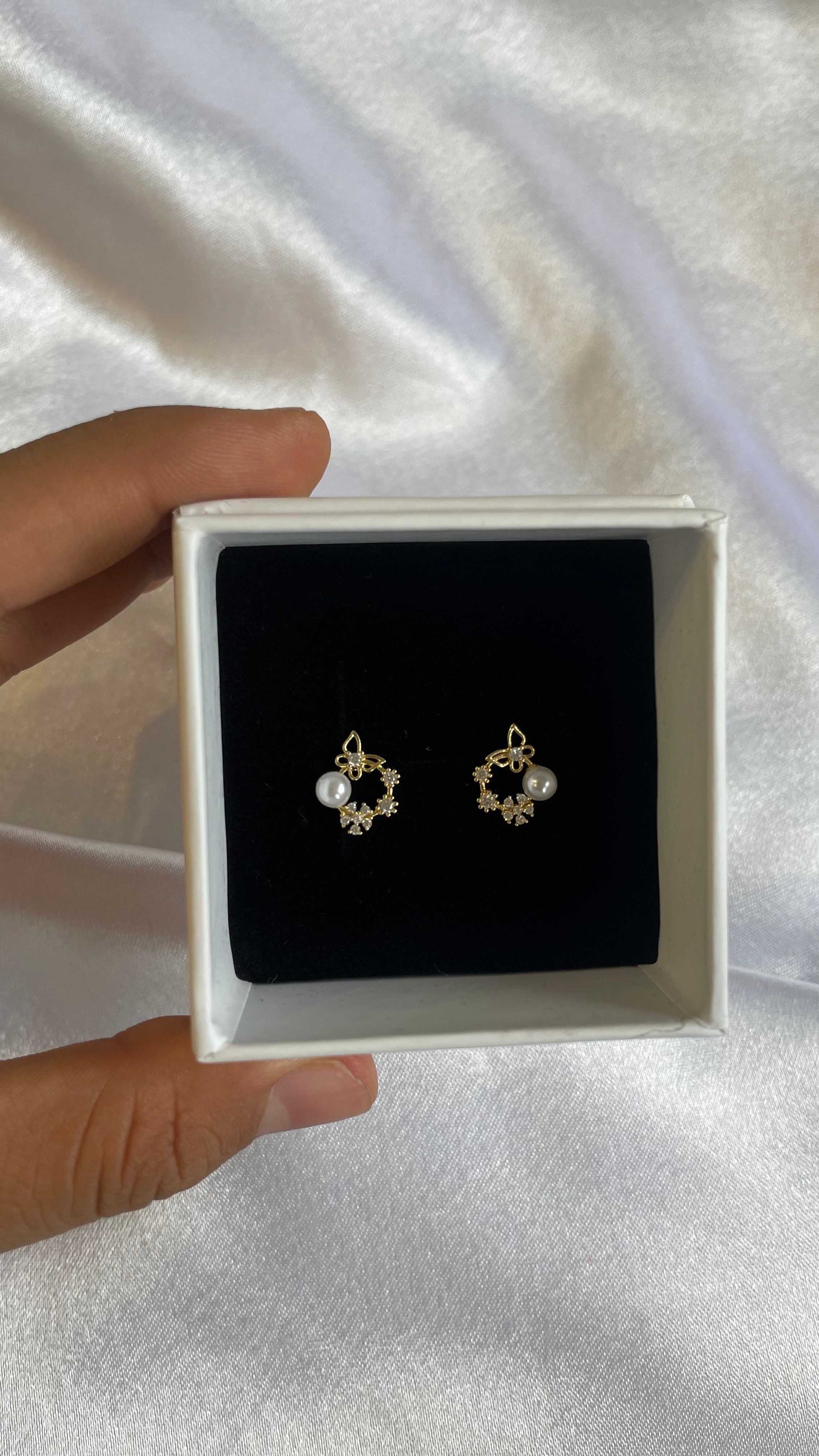 Pearl bloom earrings
