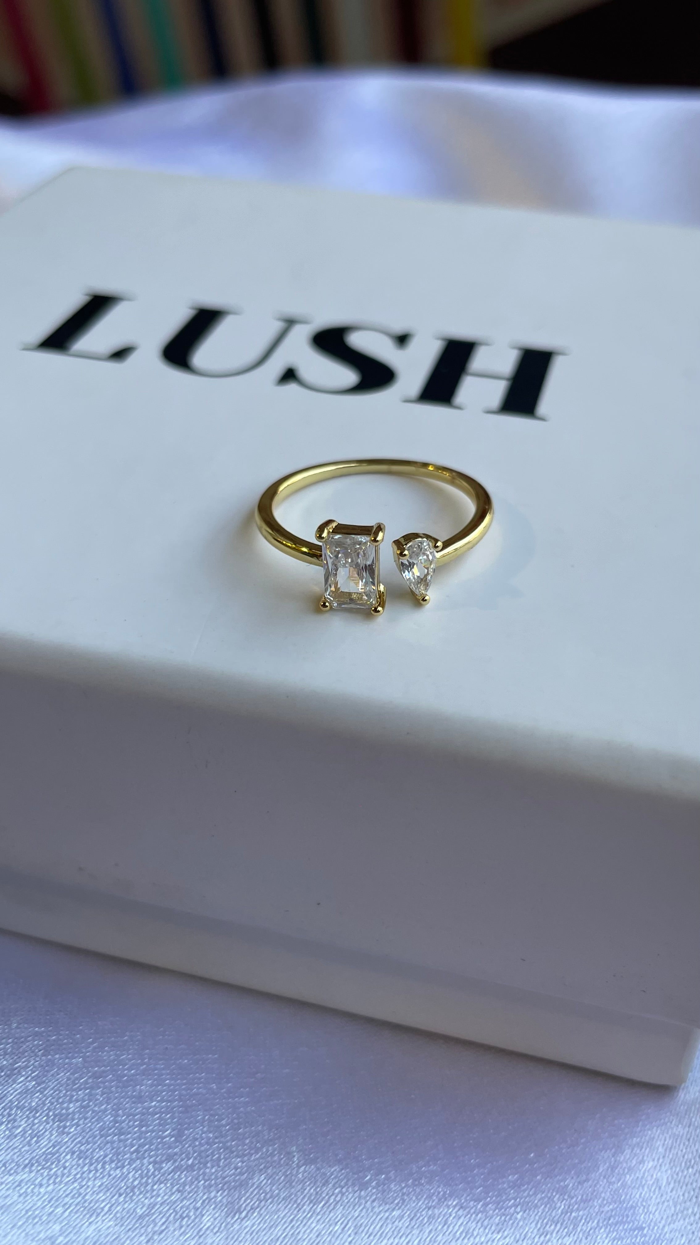 Tiya ring