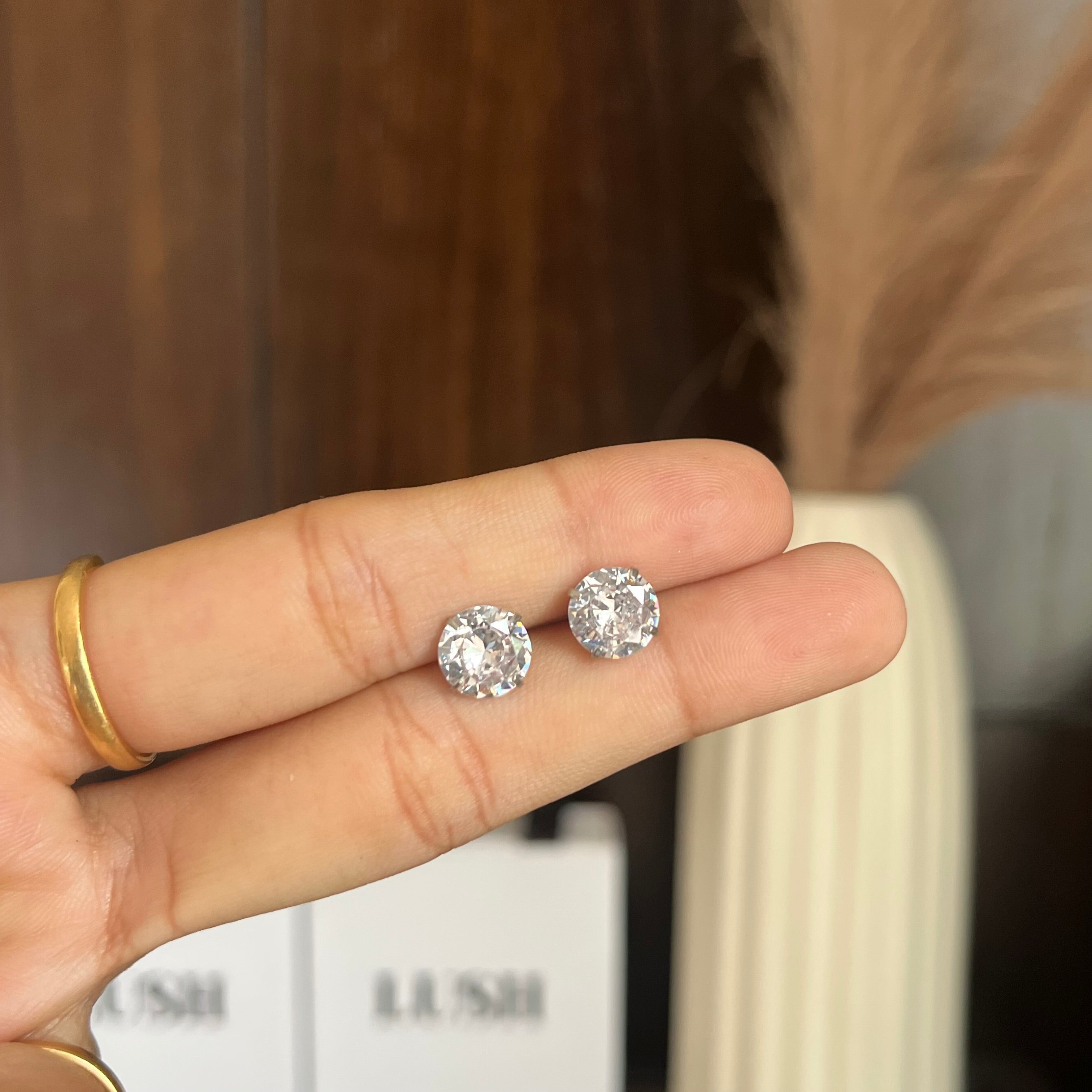 Solitaire silver studs (ball back)