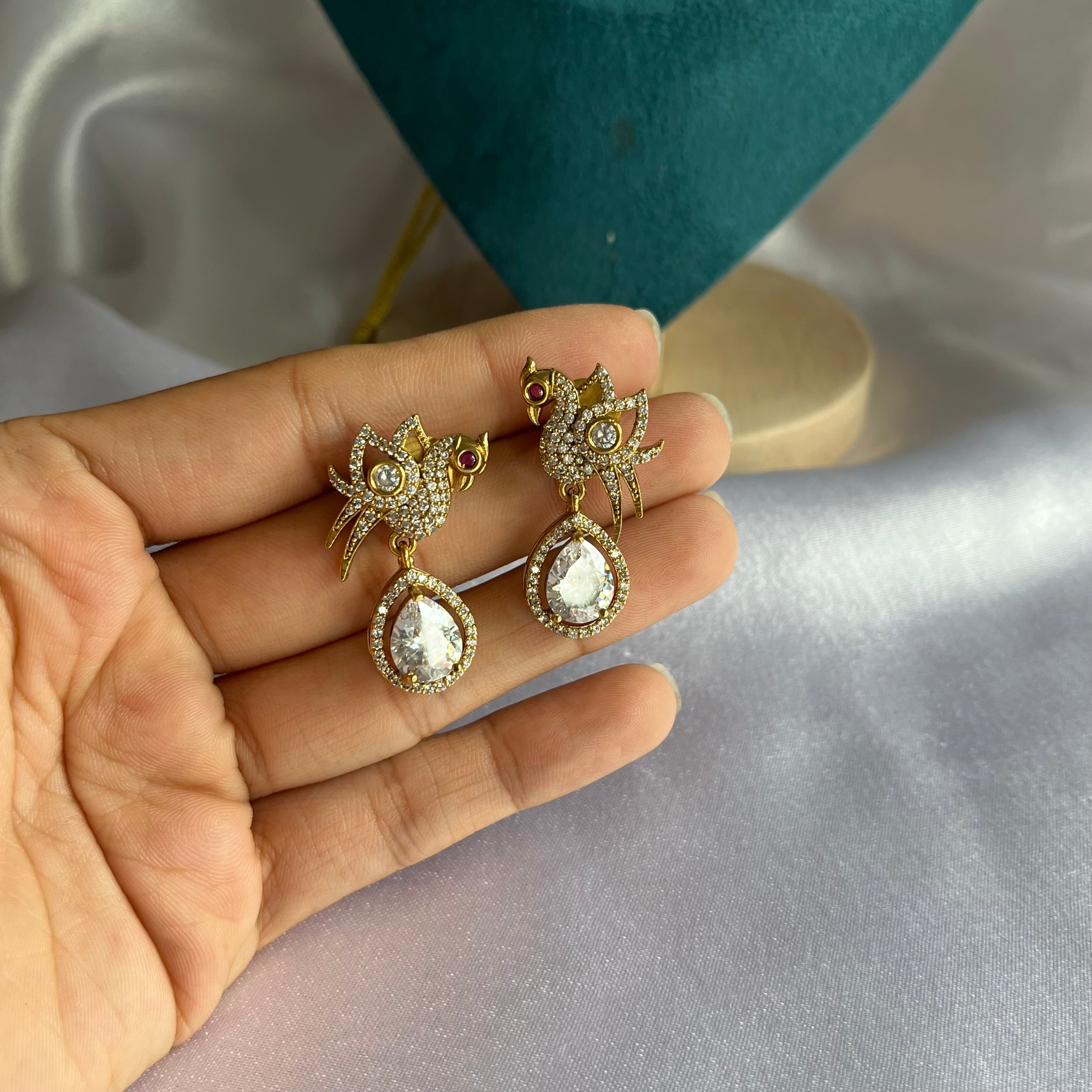 Swan Grace Pendant Set